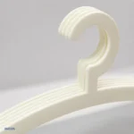 ⁦طقم شماعات ملابس بلاستيك كريمي | بيت الحاجة⁩ - الصورة ⁦3⁩